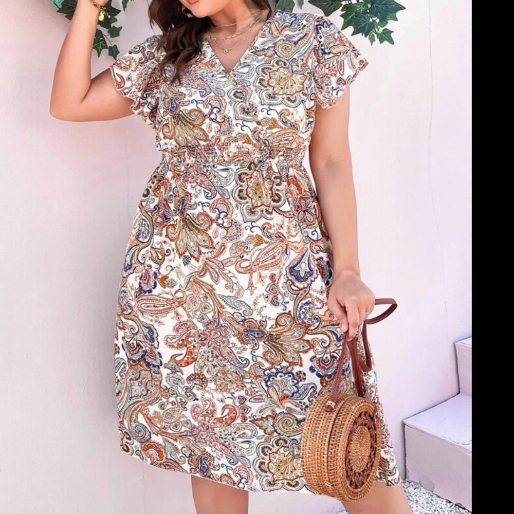 Boho Plus Size Paisley Floral Print Shirred Smocked Waist Butterfly Sleeve Dress - Picture 2 of 10